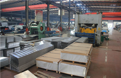 貨運鐵路隔聲屏障多少錢-質(zhì)量可靠-金標聲屏障工廠